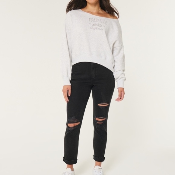 HOLLISTER Curvy Ultra High Rise Black Distressed  Mom Jeans - Picture 2 of 6